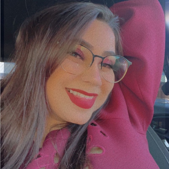 Meet your Posher, Alejandra - Picture 1 of 1